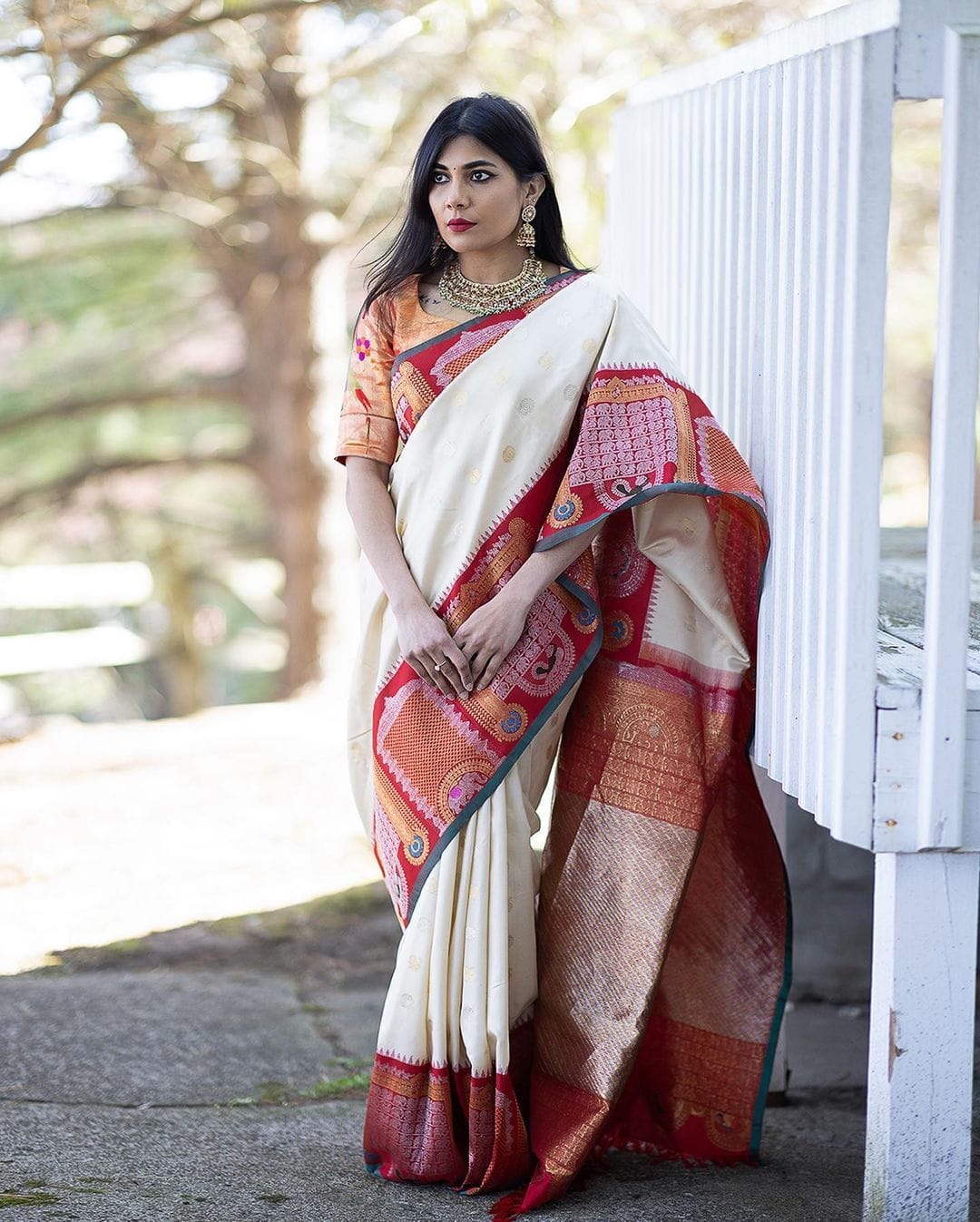 White tussar silk weaved saree in red & pink border & white weaved pallu -  mirraw test - 305017