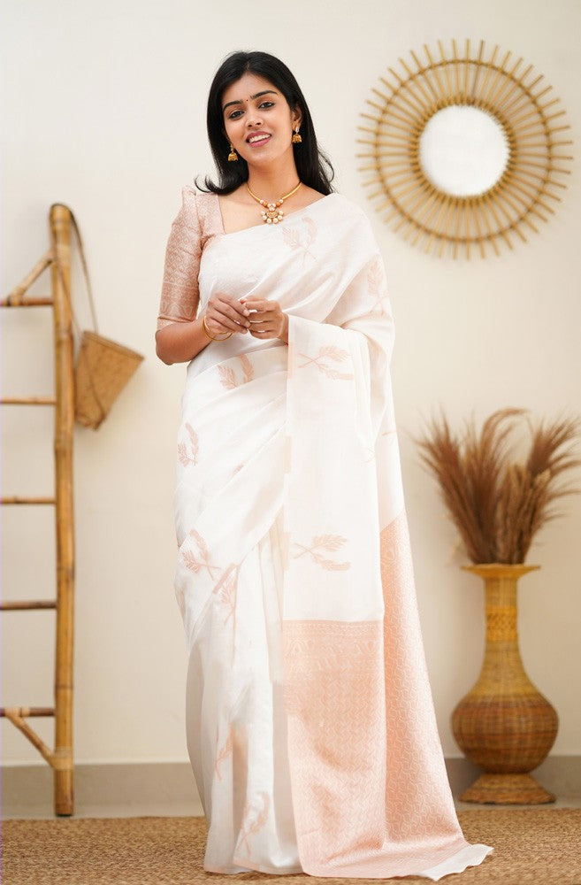 Good Looking White Color Heavy Pallu Design Saree