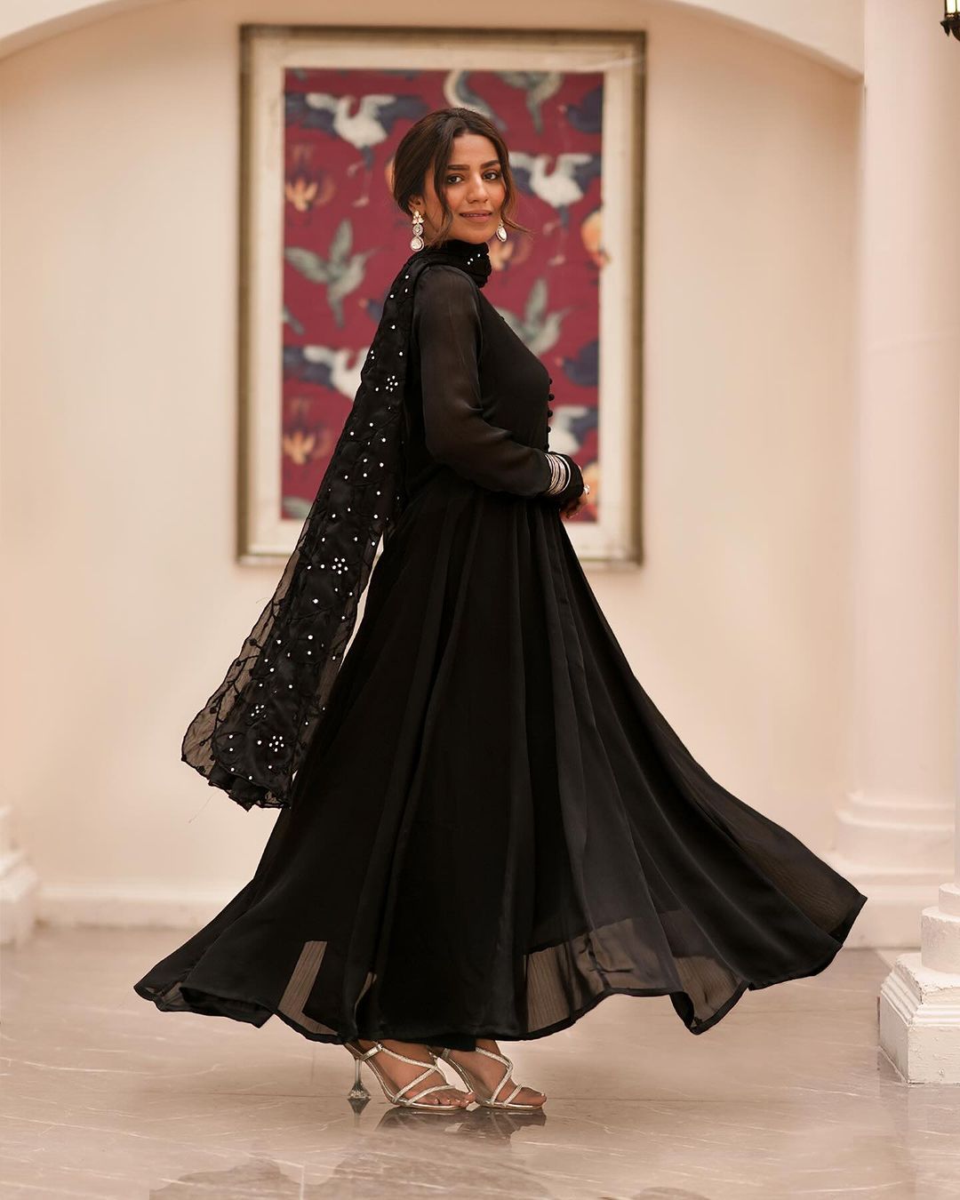 Glossy Black Color Cotton Fabric With Embroidery Dupatta Wedding Wear Anarkali Suit