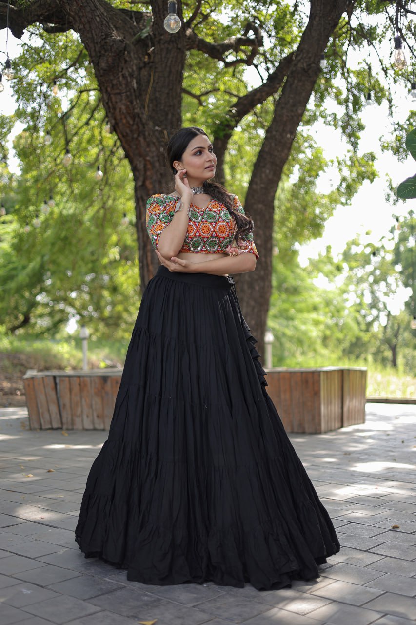 Black Banarsi Skirt, Silk Top Blouse, Brocade Black Lehenga, Indian  Designer Lehenga, Wedding Lehenga, Bridesmaids Lehenga, Crop Top Skirt -  Etsy