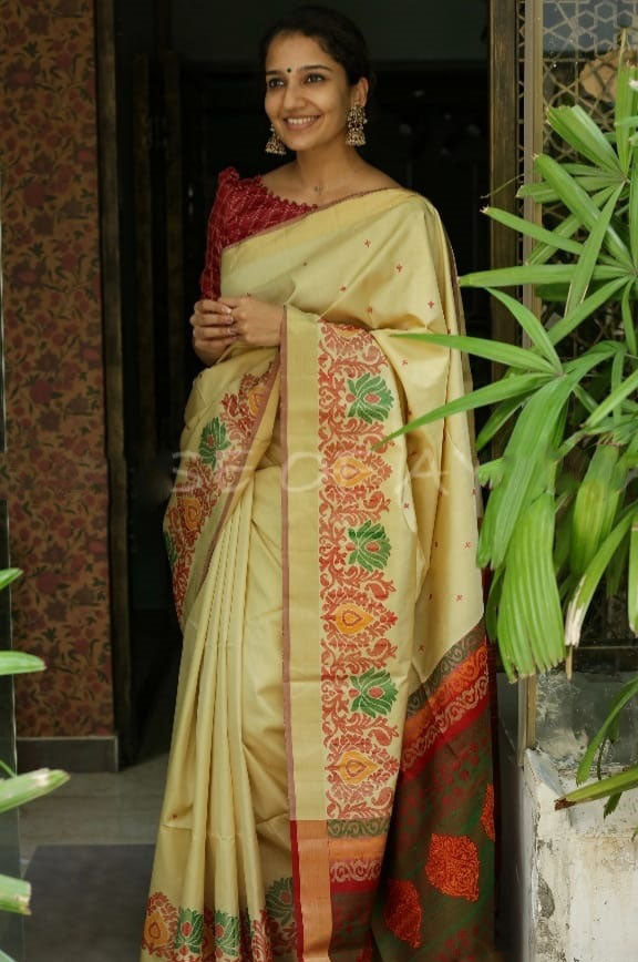 Fashionable White and Red Color Saree