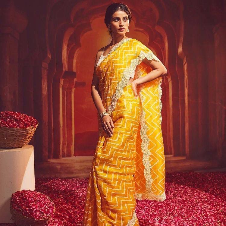 Zig-zag Print Yellow Color Cotton Thread Work Saree