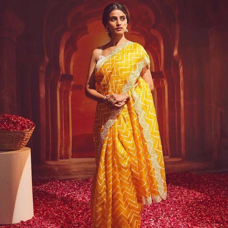 Zig-zag Print Yellow Color Cotton Thread Work Saree