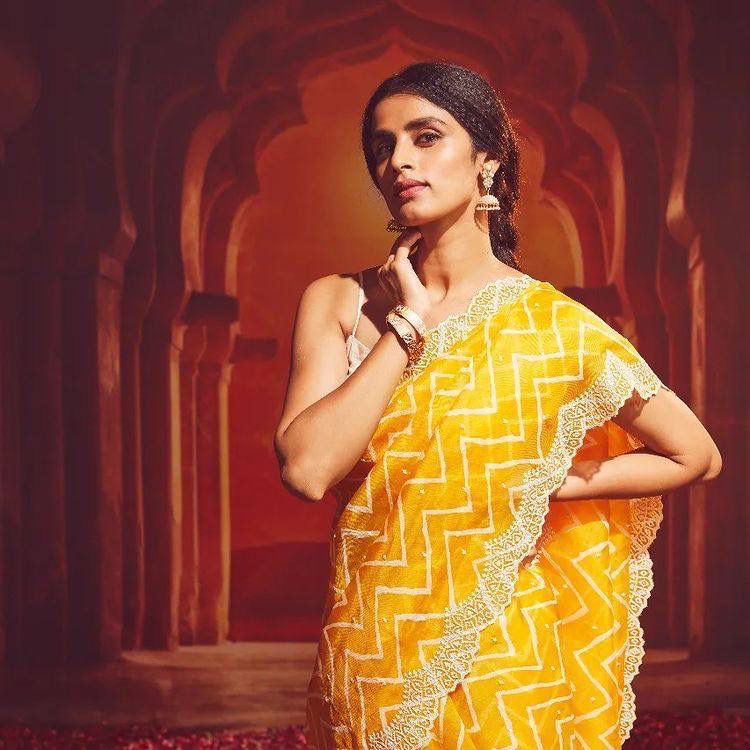 Zig-zag Print Yellow Color Cotton Thread Work Saree