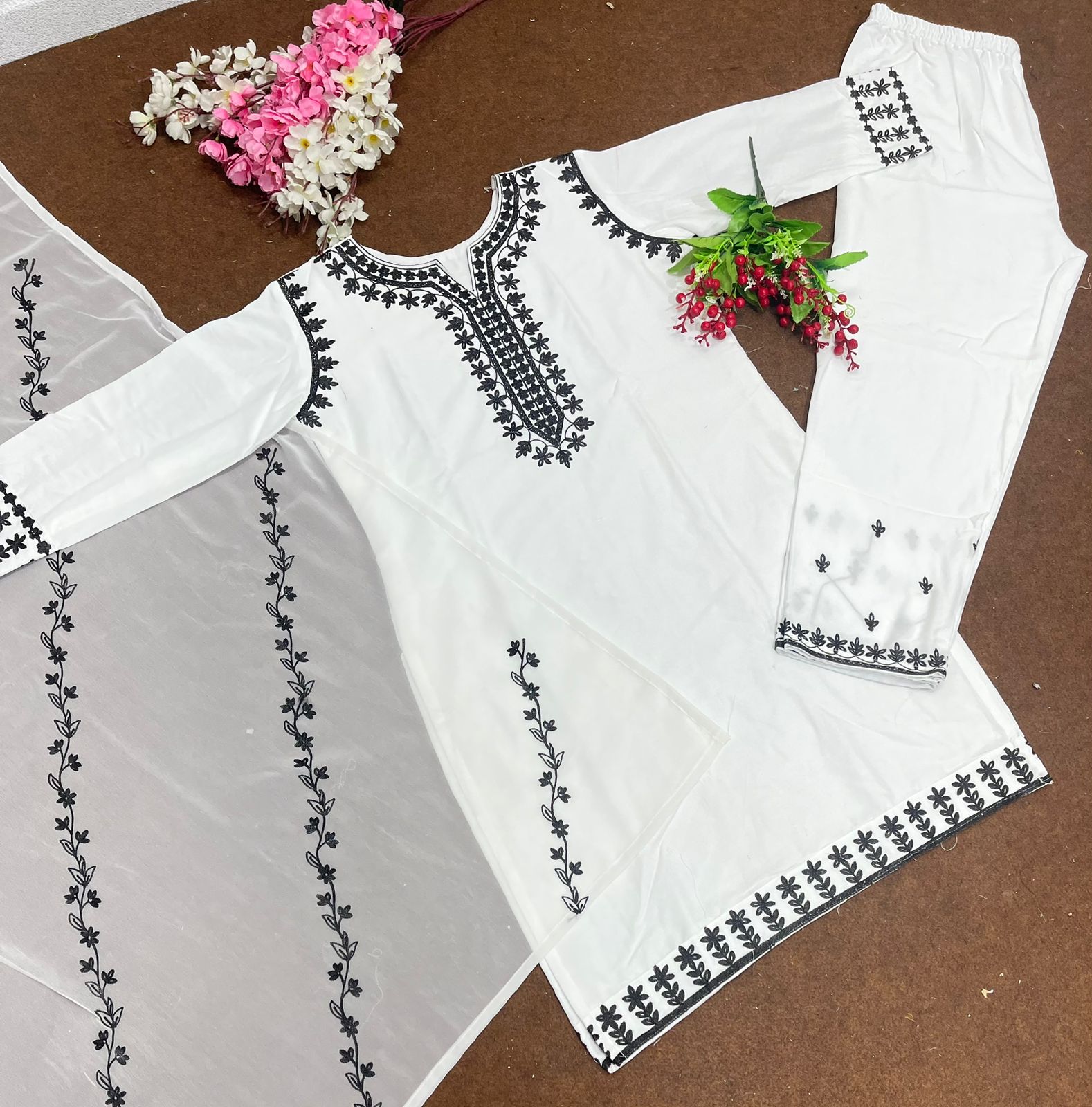 Festive Wear White Color Thread Work Salwar Suit