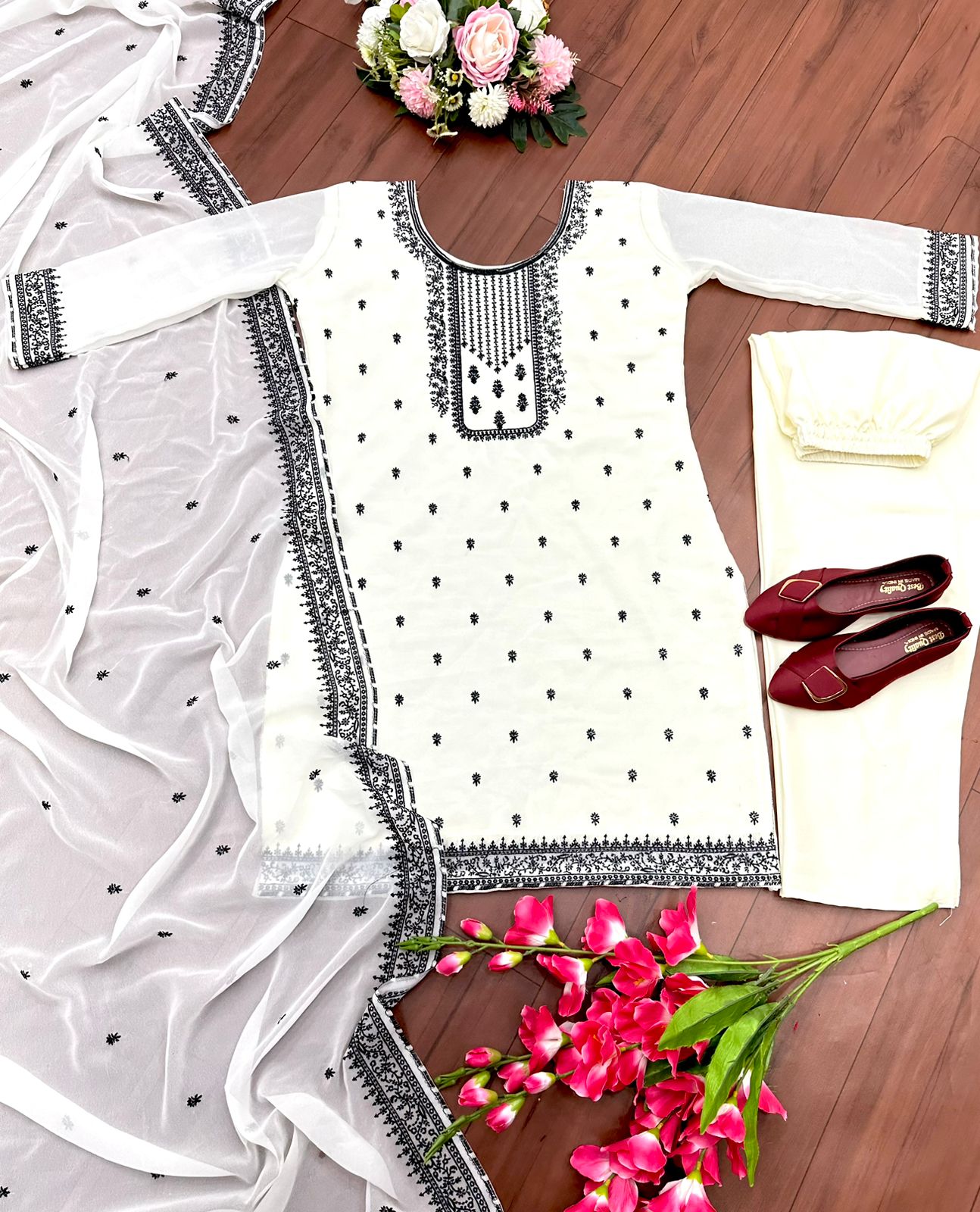 Casual Wear White Color Thread Work Salwar Suit