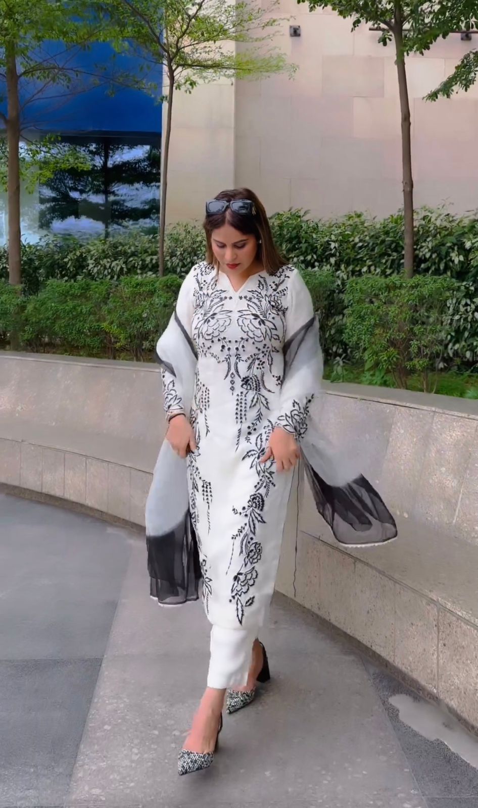 Pretty White Color Thread Work Salwar Suit